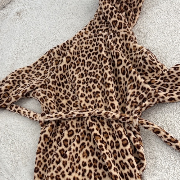 Leopard Print Kids Robe - Picture 5 of 5